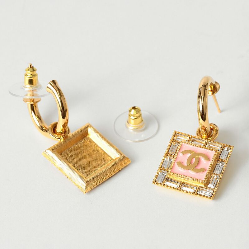 Chanel Earrings Stud Earrings Gold/pink