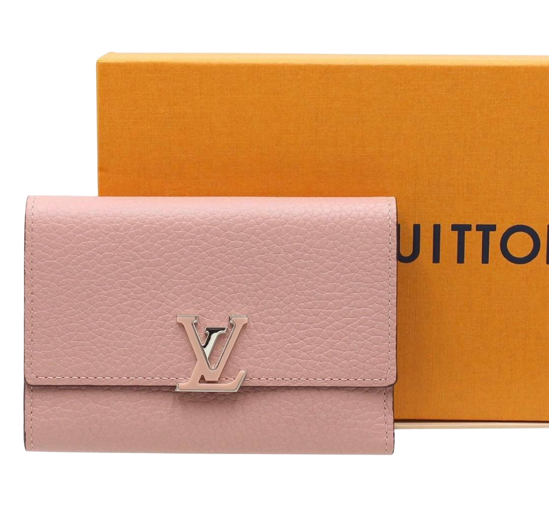 Ultra Louis Vuitton Portefeuille Capucines Trifold Wallet