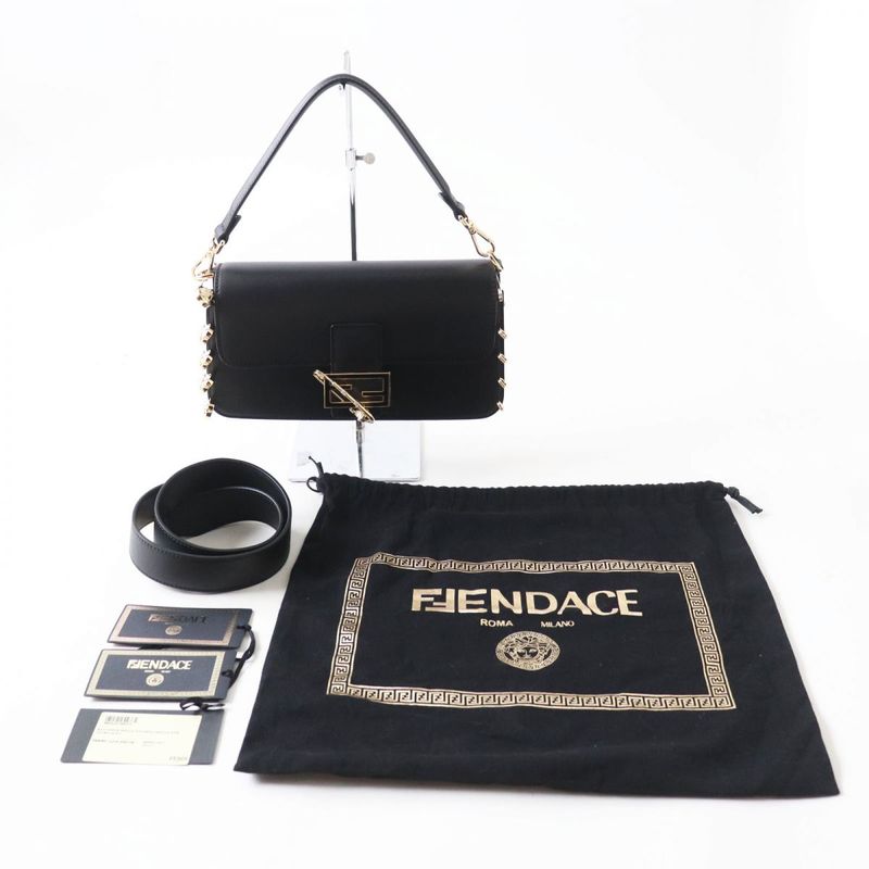 fendace Fendace Fendi X Versace Collaboration 8br801 Leather X Brooch 2WAY