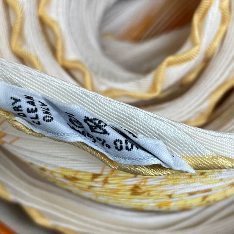 Hermes Scarf Pleated Lapins DANS UN Champ DE Wheat Field And Rabbit Yellow With