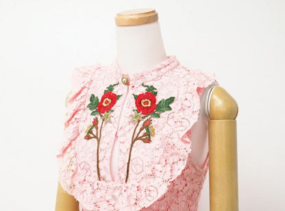 Gucci Dress Size 36 Sleeveless Tight Dress Lace Embroidered GG Pearl Buttons