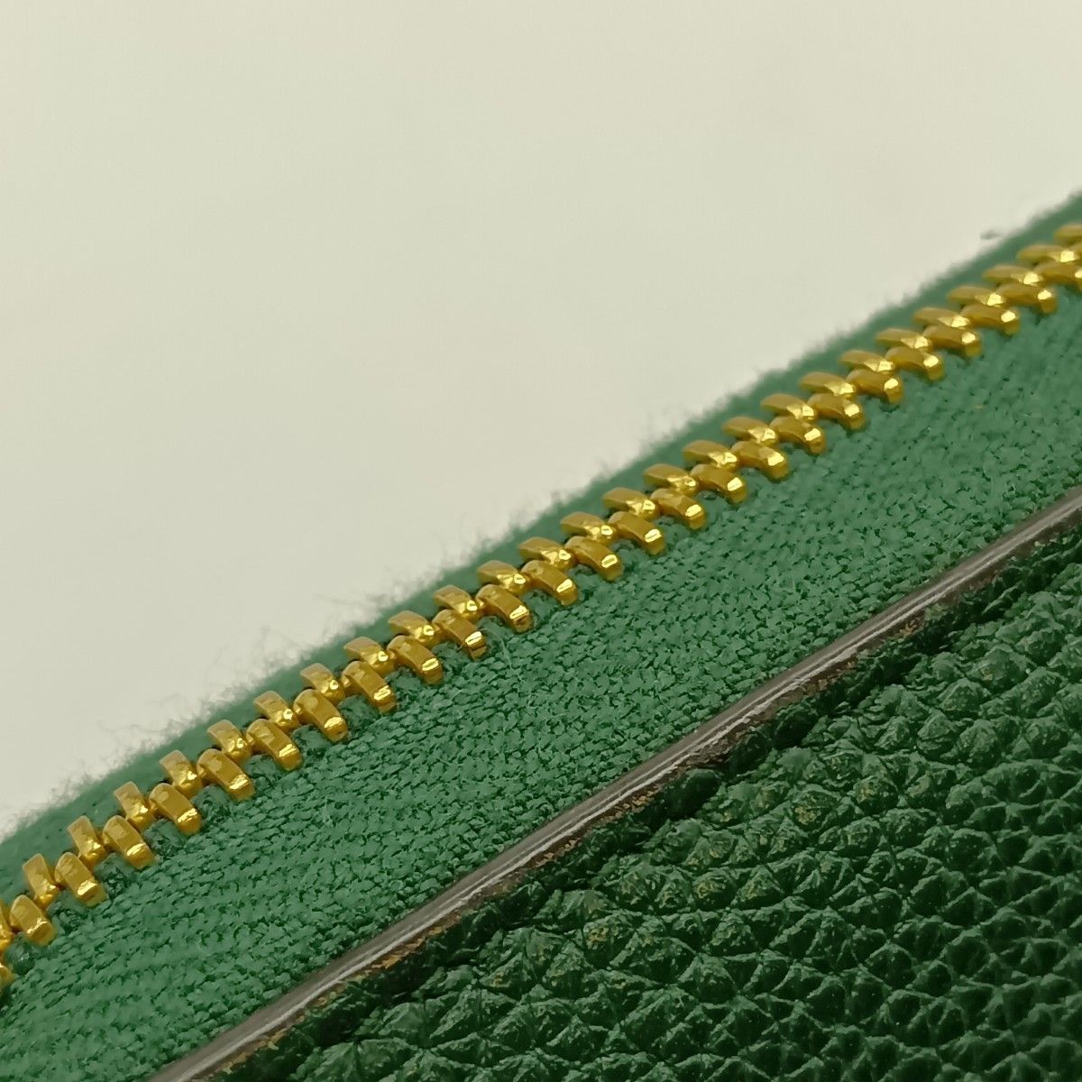 Gucci Zumi Round Zipper Long Wallet 570661 1147 Green