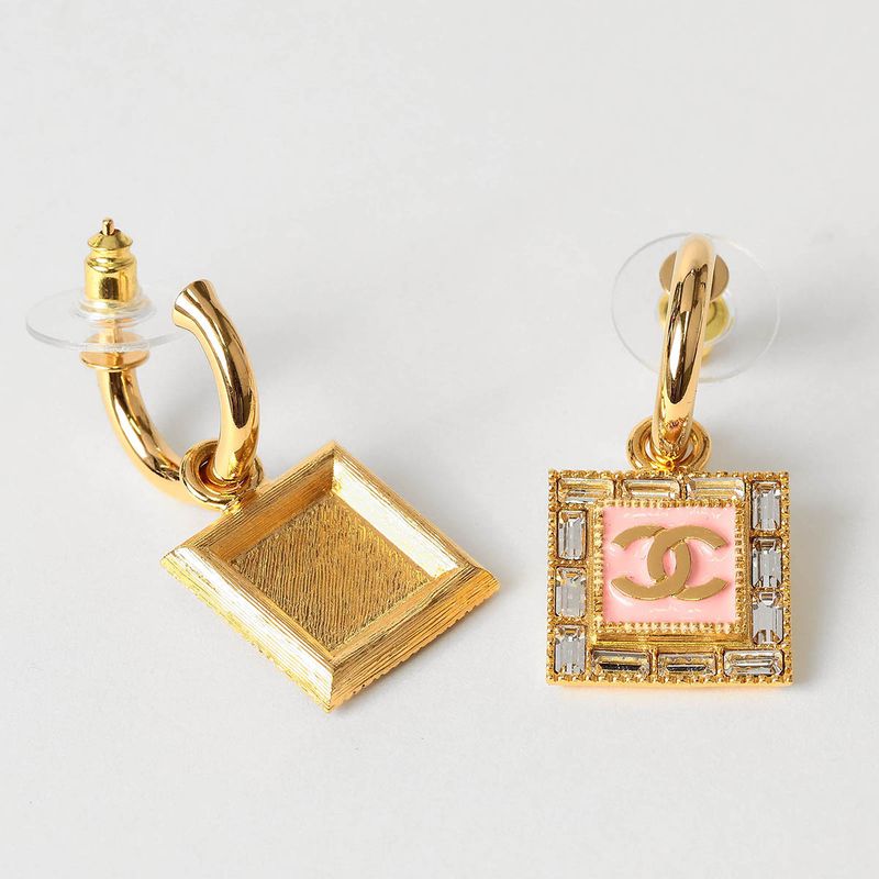 Chanel Earrings Stud Earrings Gold/pink