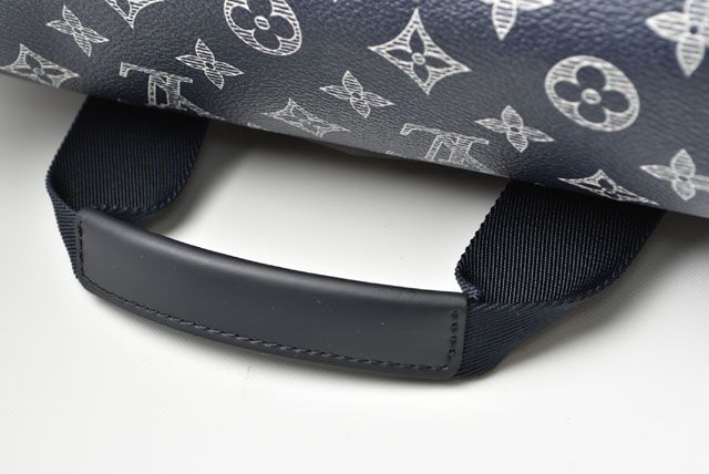 Unused Louis Vuitton Shoulder Bag Men's Messenger GM Monogram Savannah M43293