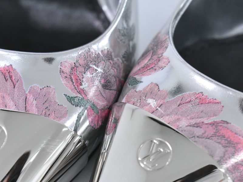 Authentic Louis Vuitton LV Floral Pumps Heels 34H Metallic Cles Zar Silver