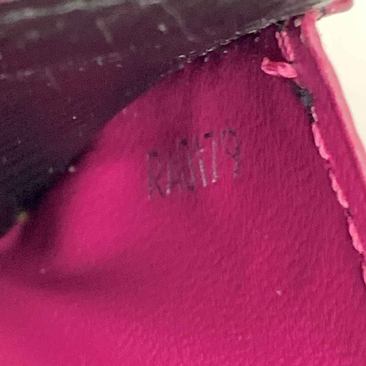 Louis Vuitton Epi Portefeuille Sara Bifold Long Wallet M64322 Black X Pink