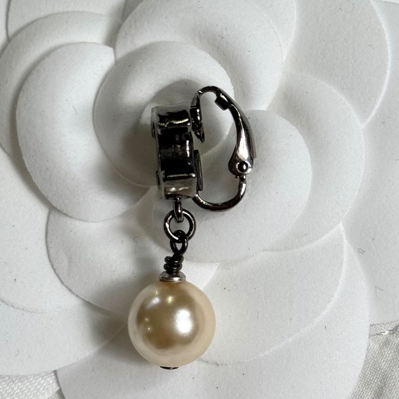 Chanel Pearl Earrings One Ear Silver Coco Mark with Claw S