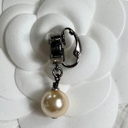 Chanel Pearl Earrings One Ear Silver Coco Mark with Claw S