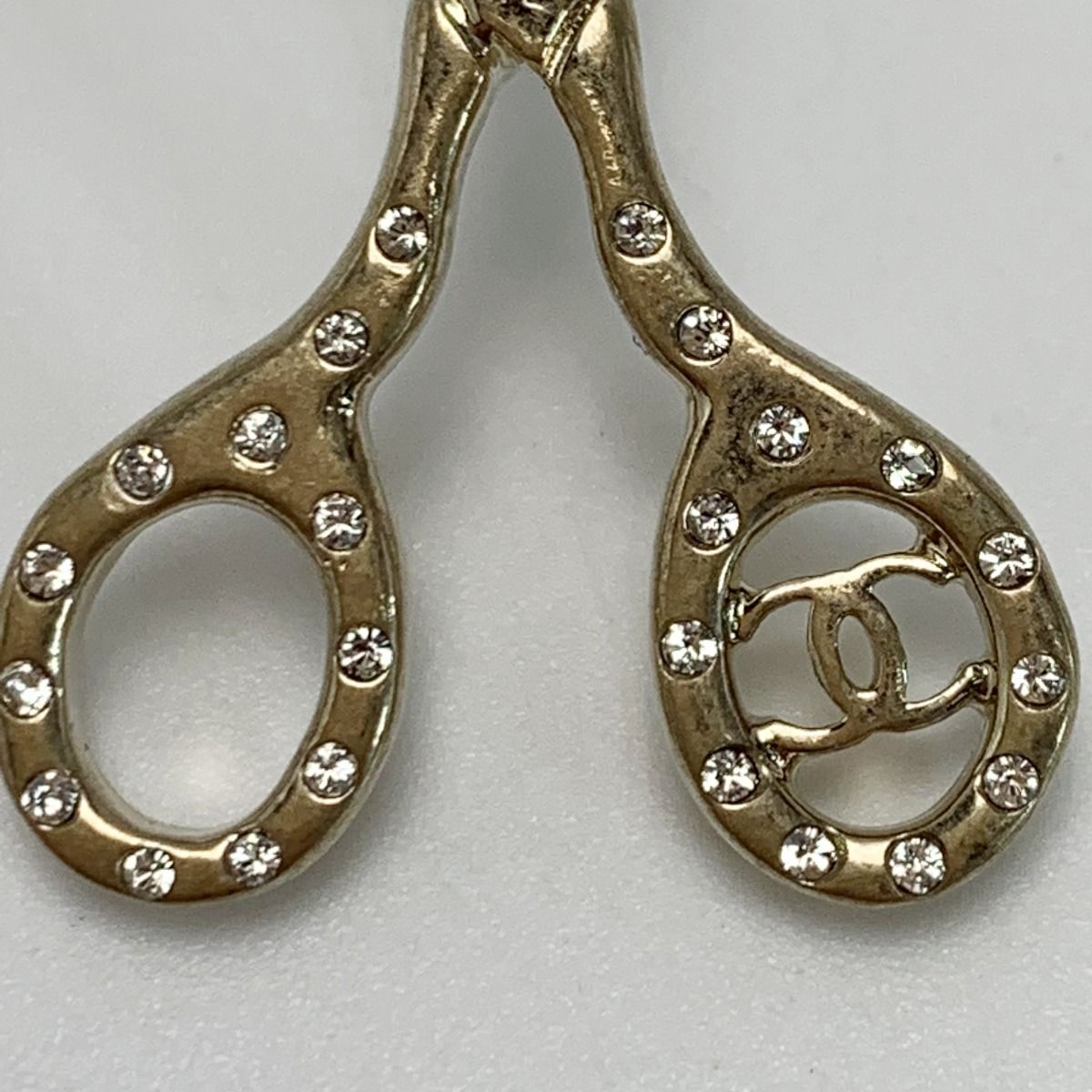 Chanel Scissors Brooch B21v Gold Pin Type