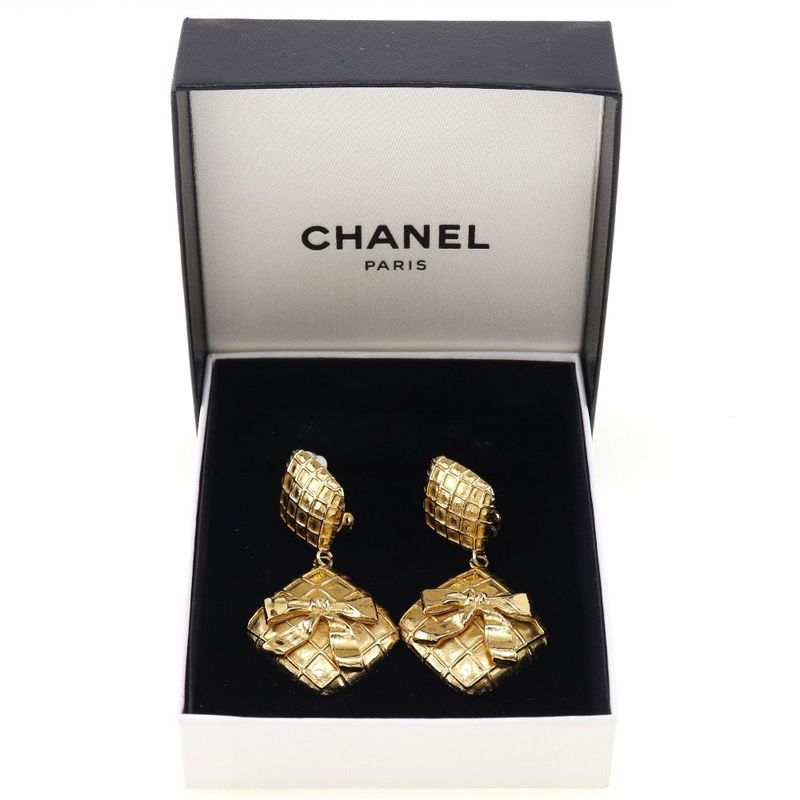 Chanel Quilted Gold Plated Ladies 43.9g Earrings