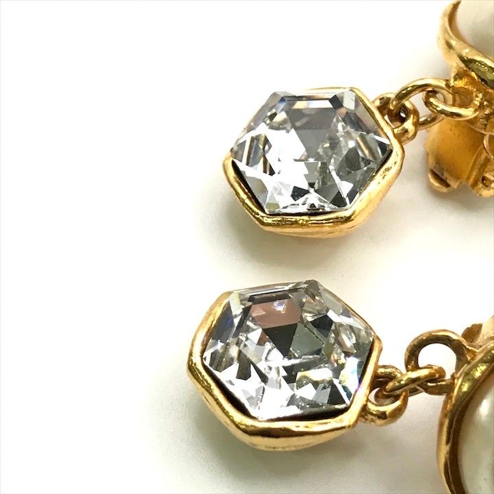 Chanel Visual Earrings Gold
