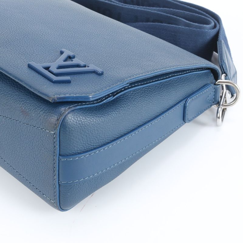 Current Louis Vuitton LV Aerogram Takeoff Messenger With RFID M23709 Leather