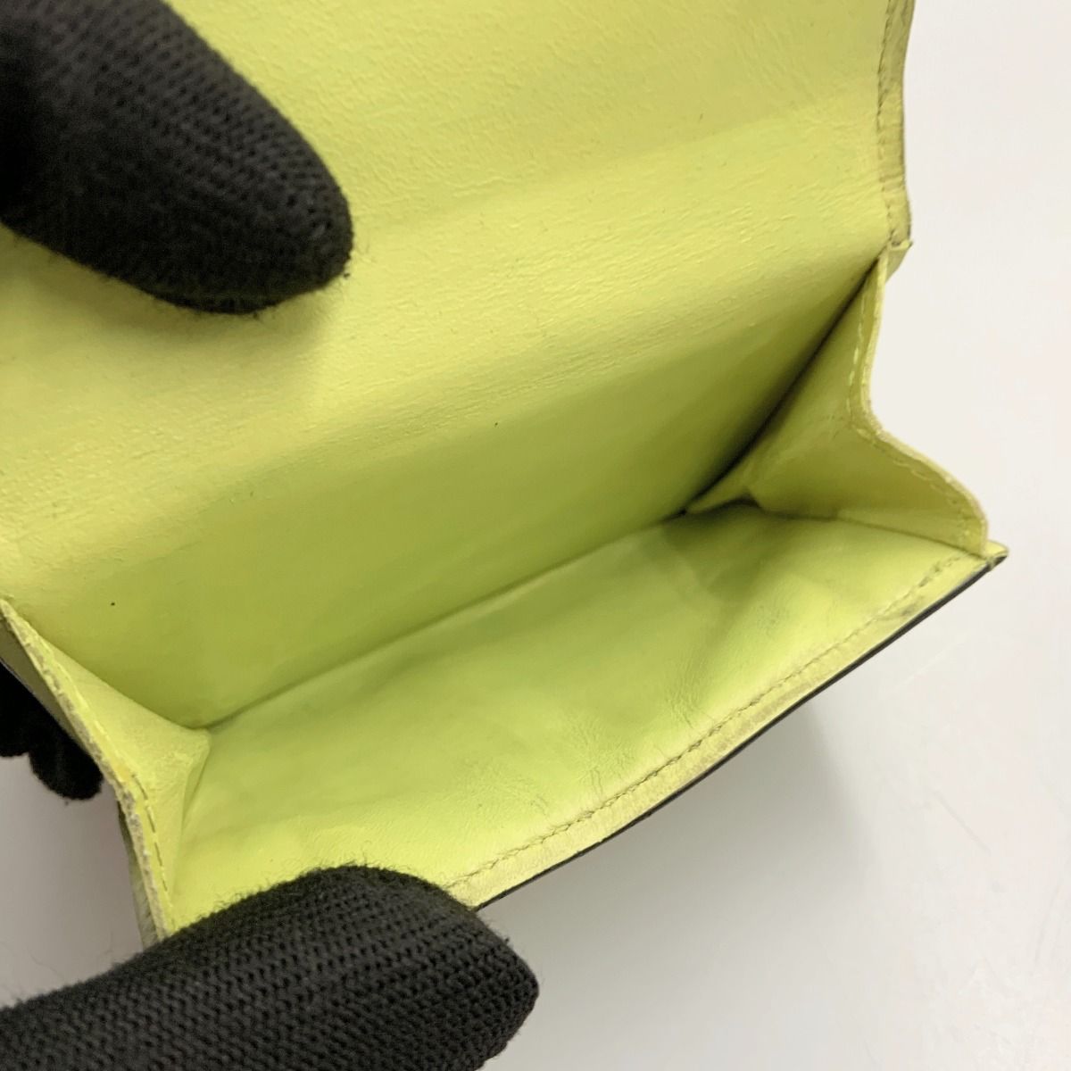 Louis Vuitton M67629 Yellow