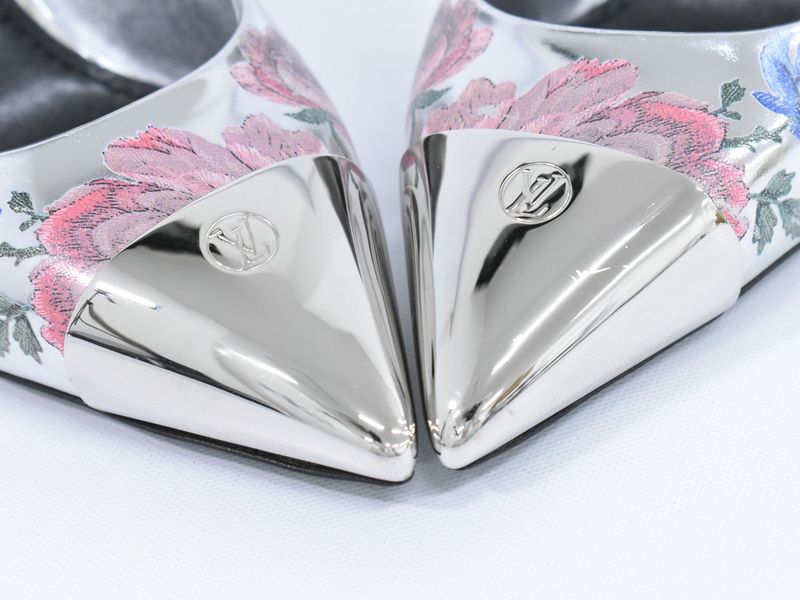 Authentic Louis Vuitton LV Floral Pumps Heels 34H Metallic Cles Zar Silver