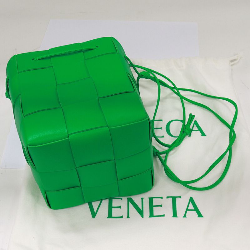Bottega Veneta Shoulder Bag Intrecciato Small Cassette Crossbody Bucket Bag