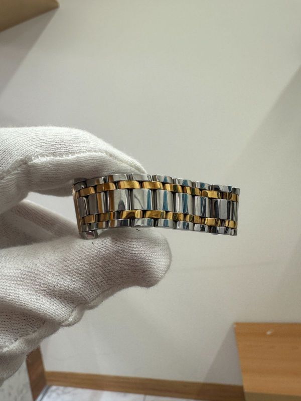 Fendi 7000l Quartz Watch Shell Dial Diamonds Working A25-2017