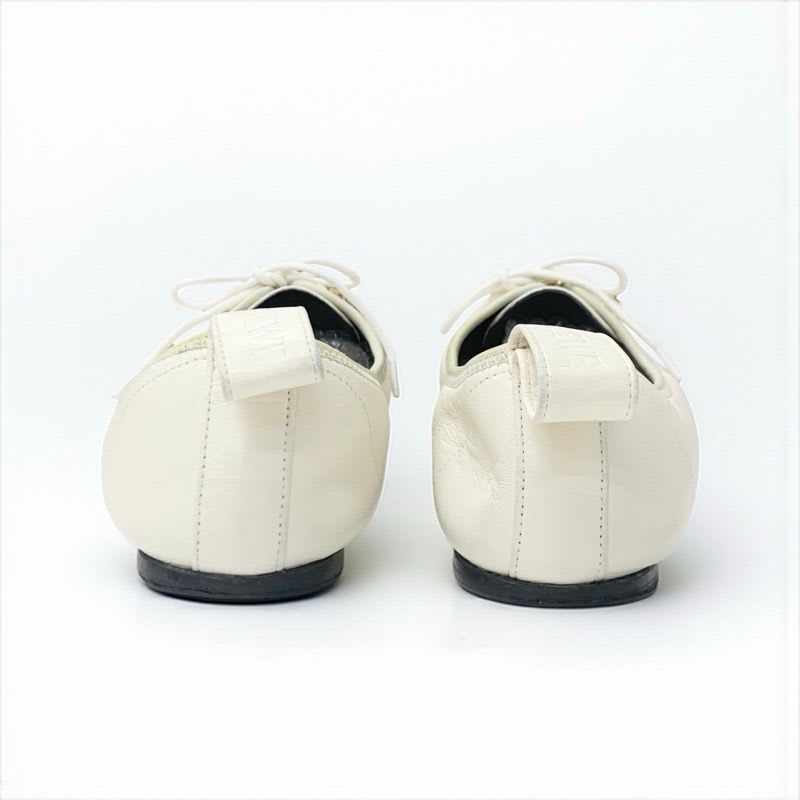 Loewe Flat Shoes Leather White Gold Anagram Soft Derby Lace Up