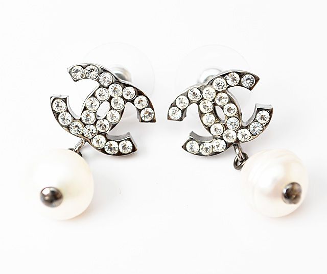 Chanel Earrings CC Motif Coco Mark Swing Pearl Silver White 230604