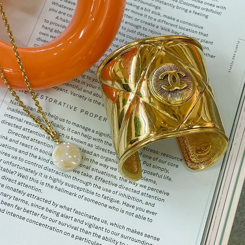 Chanel Vintage Coco Mark Big Bangle Unisex Gold