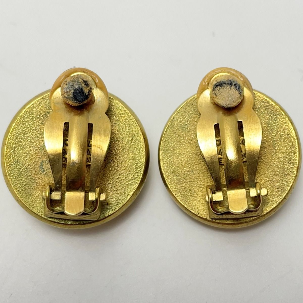 Chanel Plated Fake Pearl 94a Gold Vintage Earring with Box