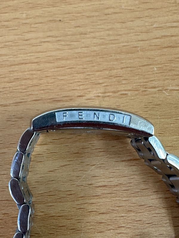 Fendi 7000l Quartz Watch Shell Dial Diamonds Working A25-2017