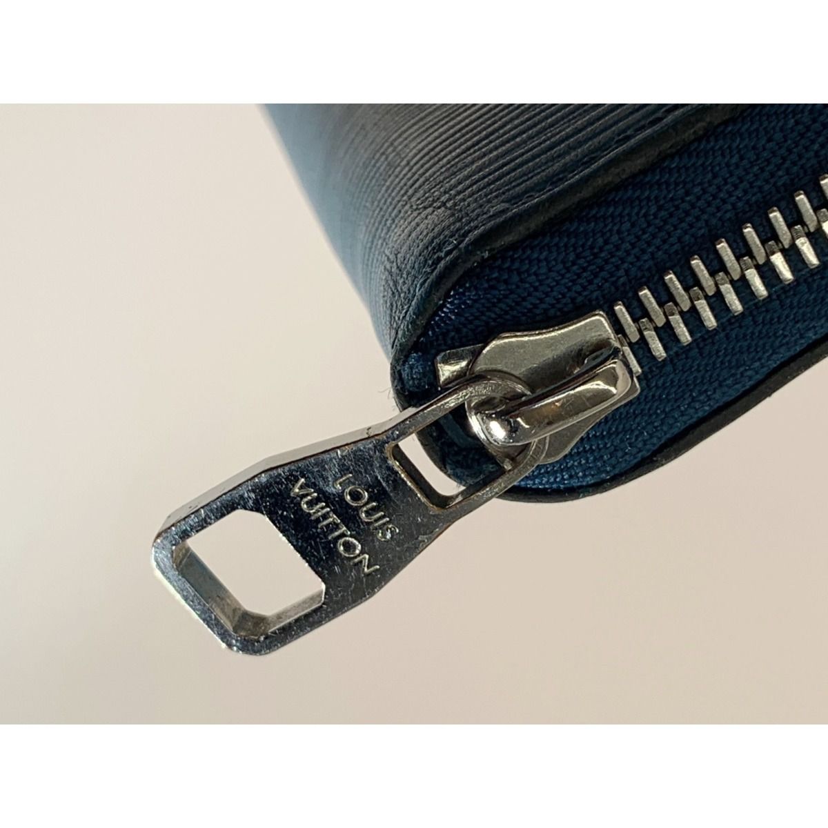 Louis Vuitton Zippy Wallet Taiga Vertical Round Long Wallet M32836 Blue