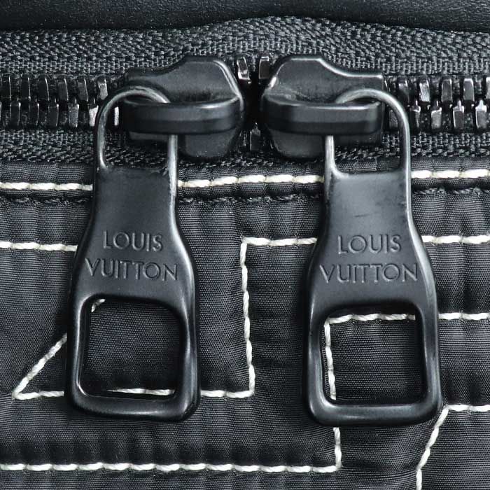 Louis Vuitton LV Snow Discovery Bum Bag PM Body Bag Black M21427 IC Chip