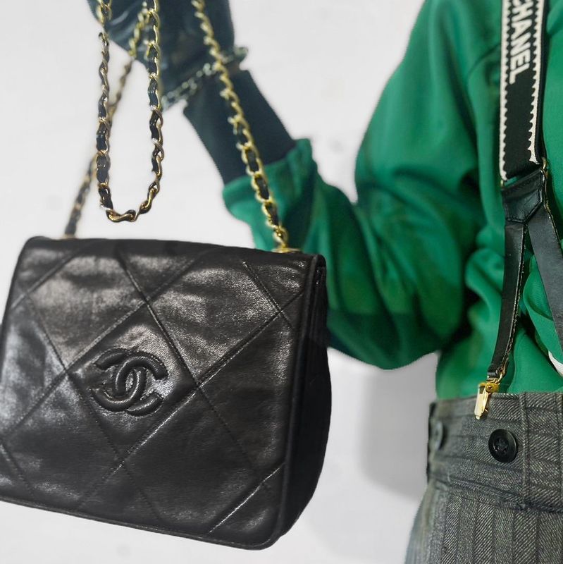 Chanel 0893487 1989's Lambskin Matelasse Chain Shoulder Bag Women Black