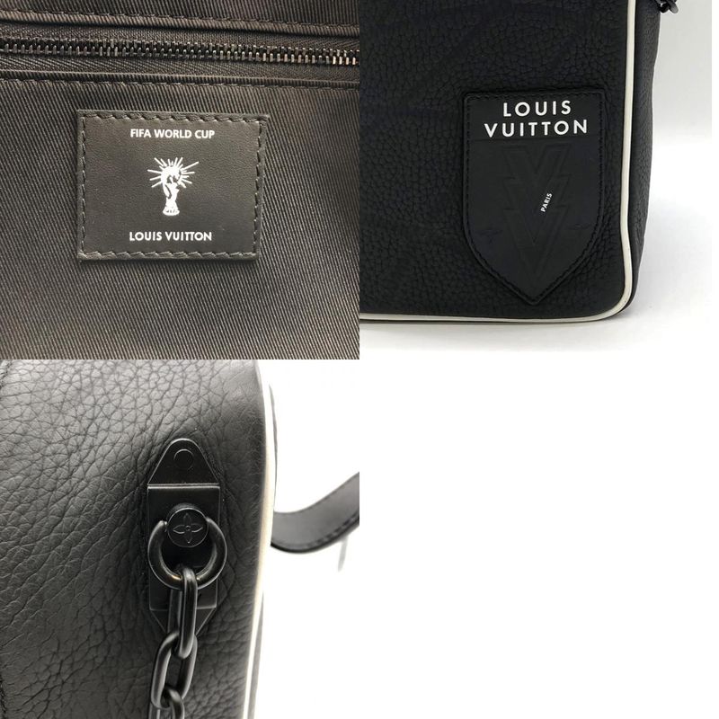 Backpack / Louis Vuitton Cloak Dop Kit 2022 FIFA World Cup Limited Edition