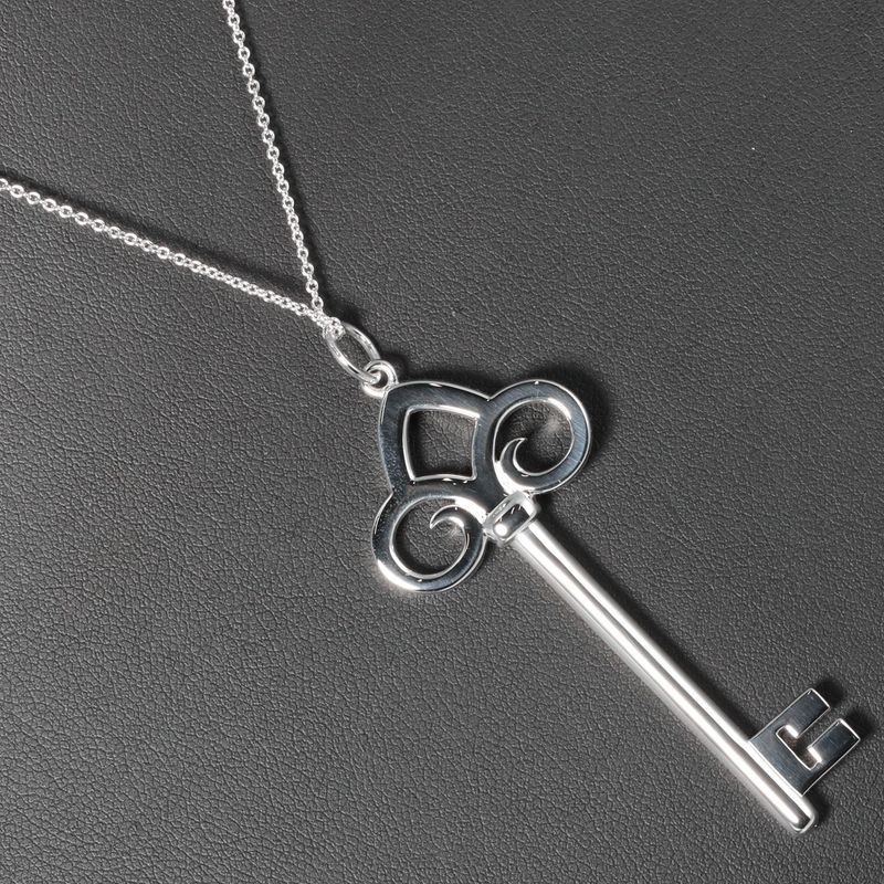 Tiffany & Co Fleur De Liskey 925 Silver Ladies 11.48g Necklace
