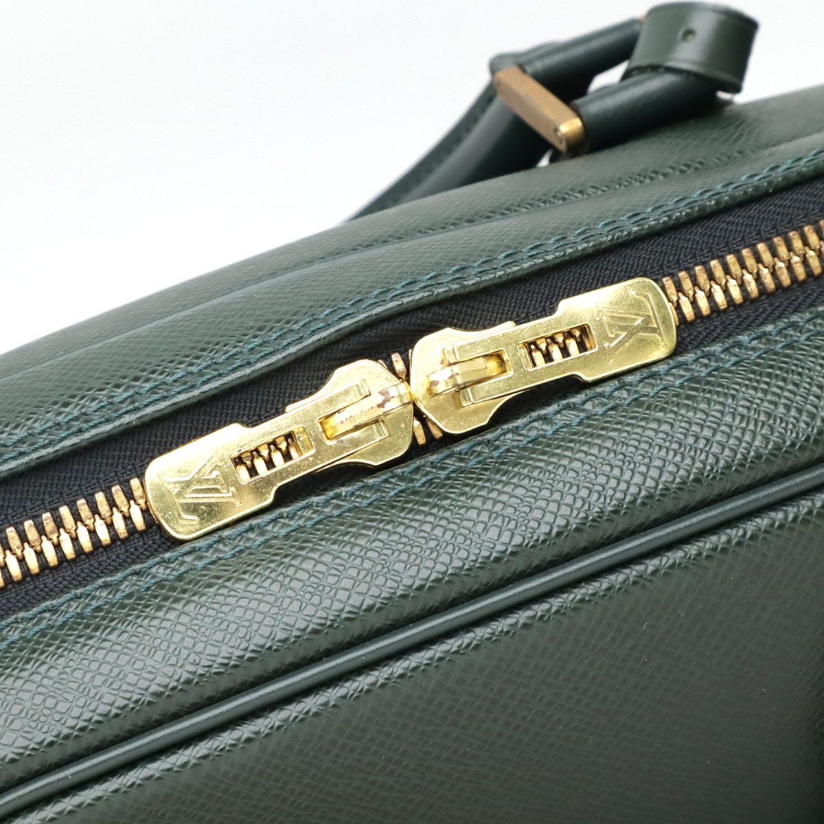 Louis Vuitton Taiga Erlangga En Poche Garment Bag Boston Bag Travel Bag Epi