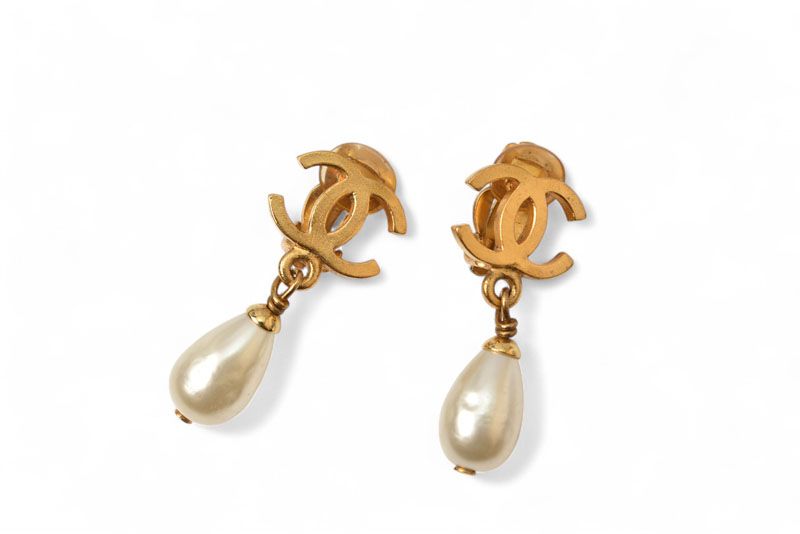 Chanel Earring Vintage Chanel Coco CC Pearl Motif Gold 95