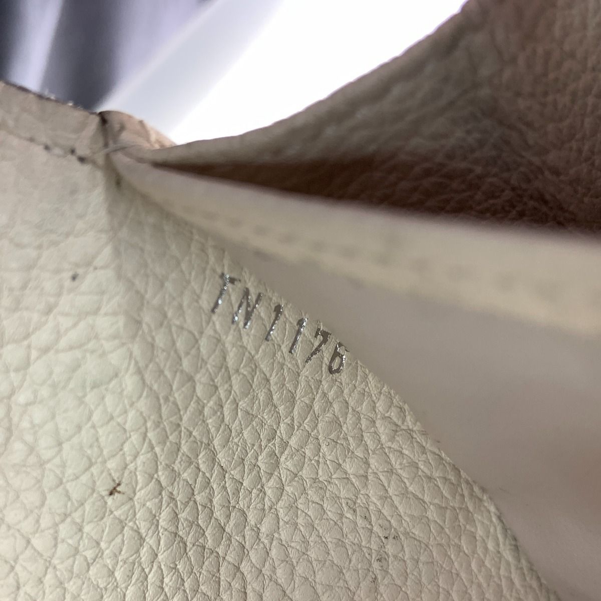 Louis Vuitton Mahina Hina Portefeuille Iris M60177 Women's Bifold Long Wallet