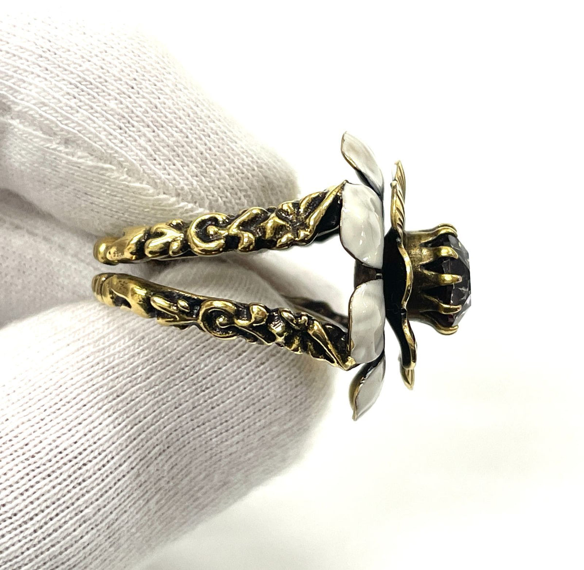 Gucci Flower Cocktail Ring S With Stones And GP White — view 8