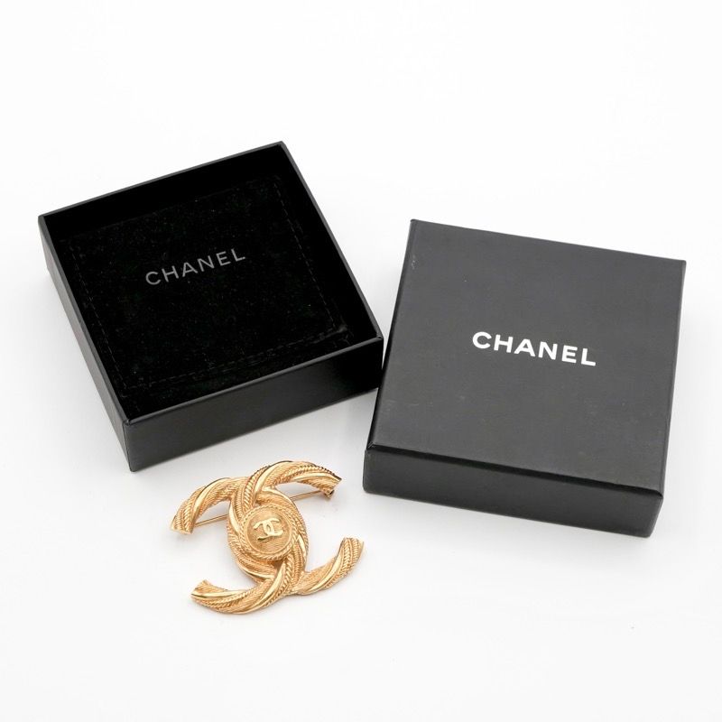 Chanel Brooch Corsage Gold Here Mark