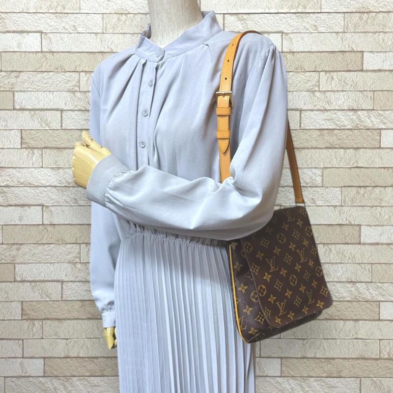 Louis Vuitton Musette Salsa Short Monogram Shoulder Bag Monogram Canvas M51258