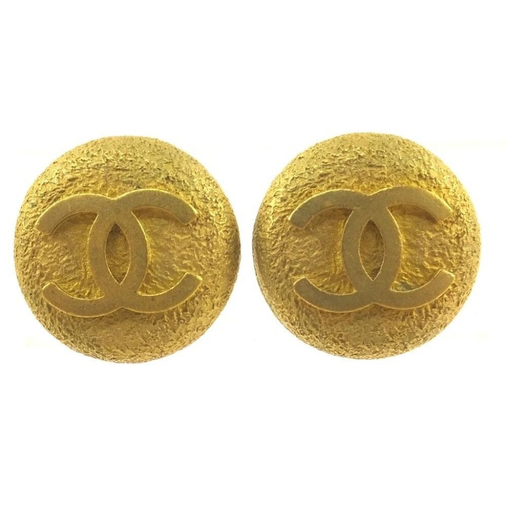 CHANEL Vintage 1994 CC Gold Plate Clip-On 1" Round Medallion Logo Earrings w/Box