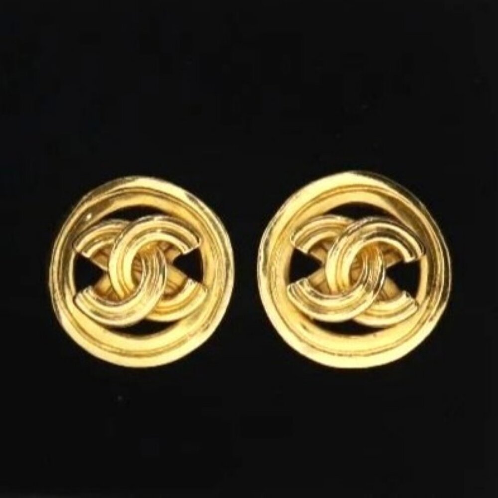 CHANEL 24K Earrings Vintage CC Gold Plated Clip-On Round Medallion Logo 1996 96P