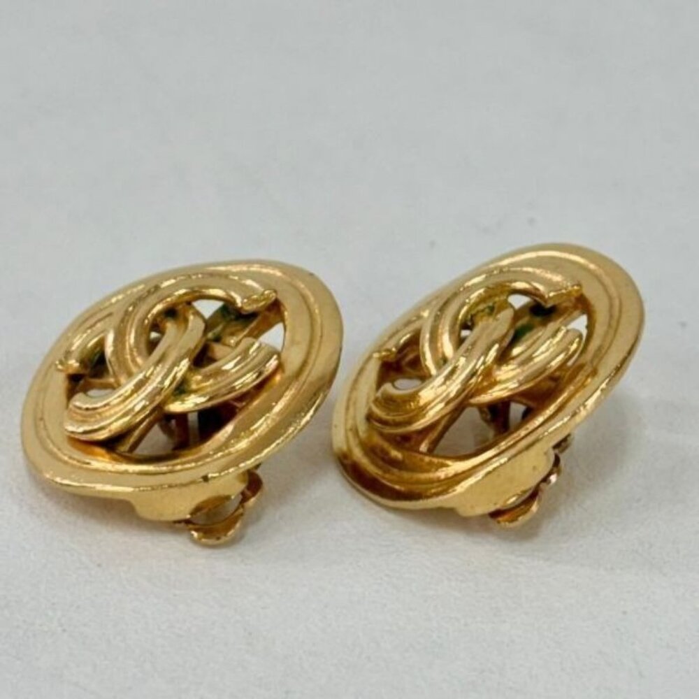 CHANEL 24K Earrings Vintage CC Gold Plated Clip-On Round Medallion Logo 1996 96P