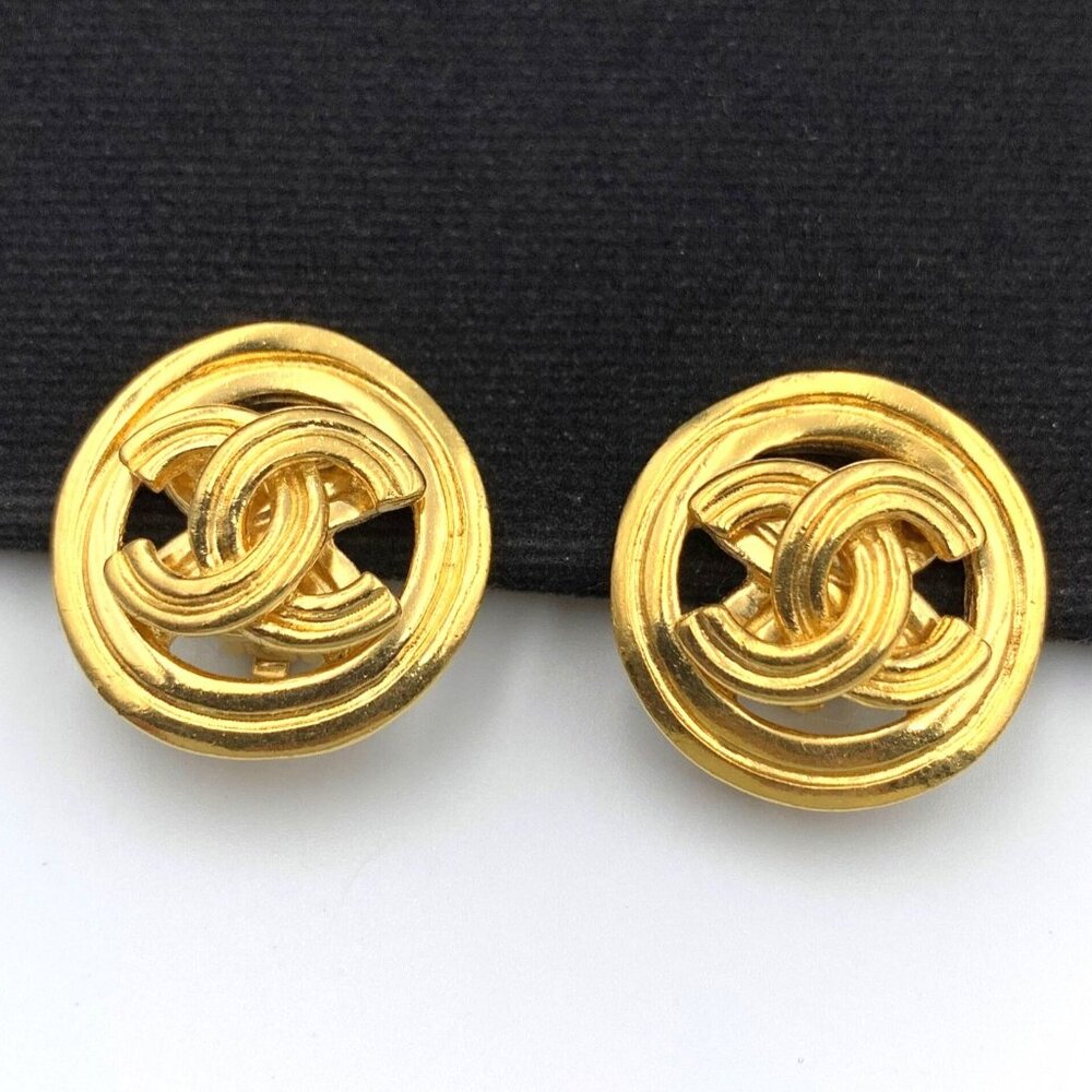 CHANEL 24K Earrings Vintage CC Gold Plated Clip-On Round Medallion Logo 1996 96P