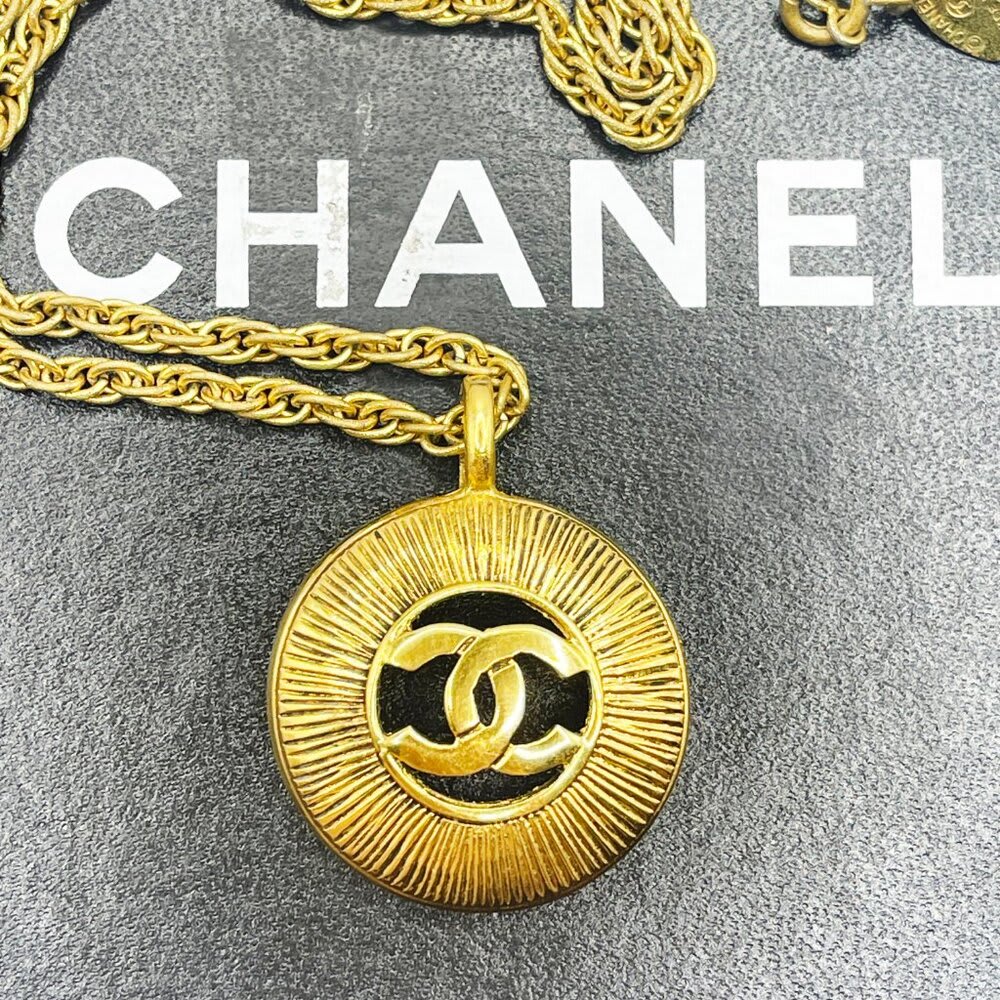 Chanel CC Vintage 24K Gold Necklace Chain Paris Medallion Pendant