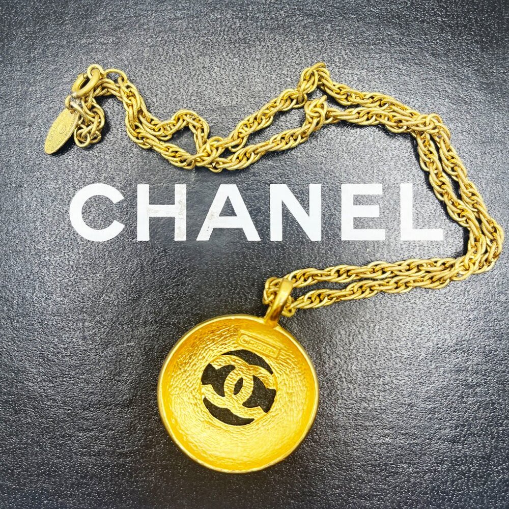 Chanel CC Vintage 24K Gold Necklace Chain Paris Medallion Pendant