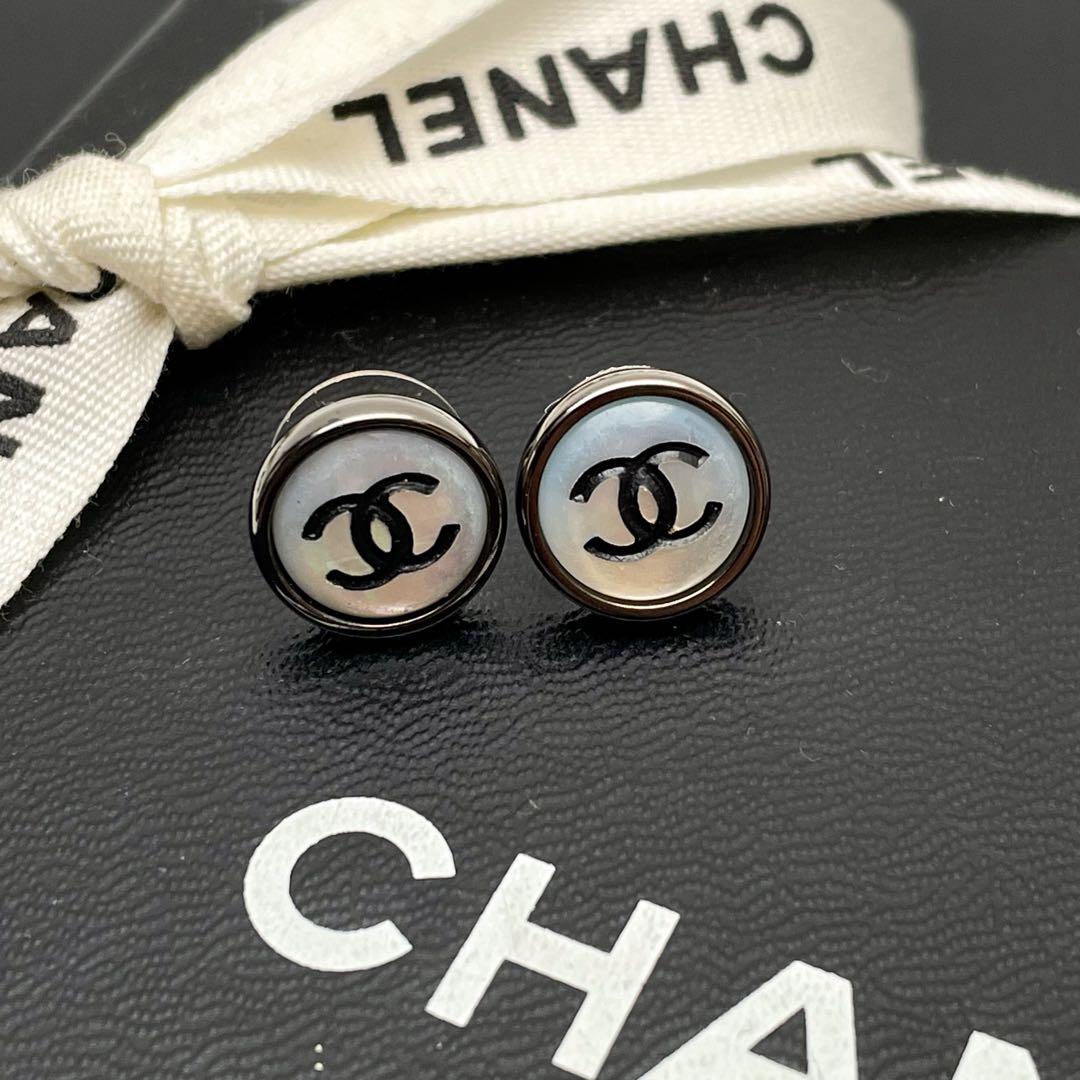 Chanel 98P CC Logo Earrings Icon Gold