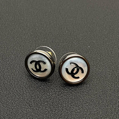 Chanel 98P CC Logo Earrings Icon Gold — view 2