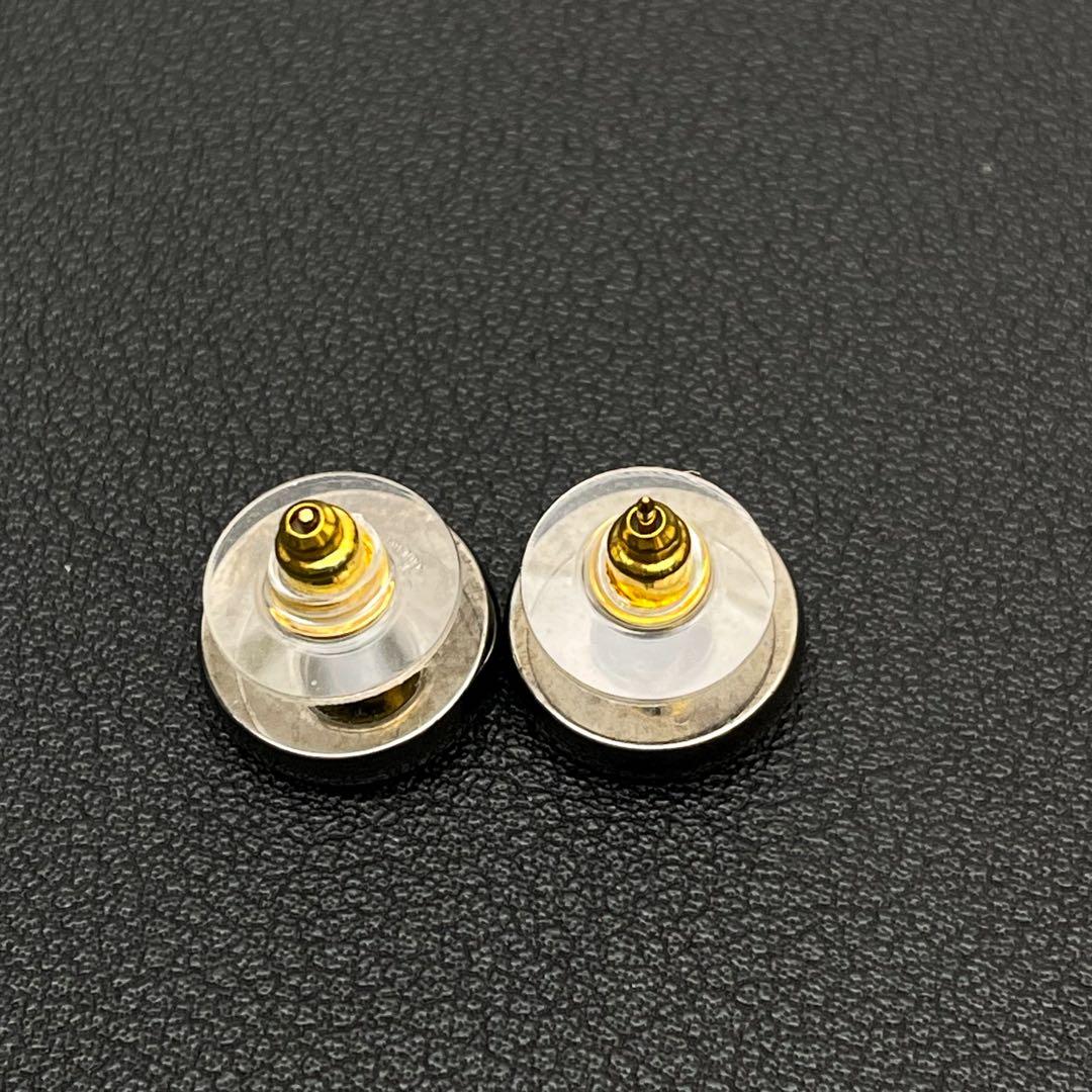 Chanel 98P CC Logo Earrings Icon Gold — view 3