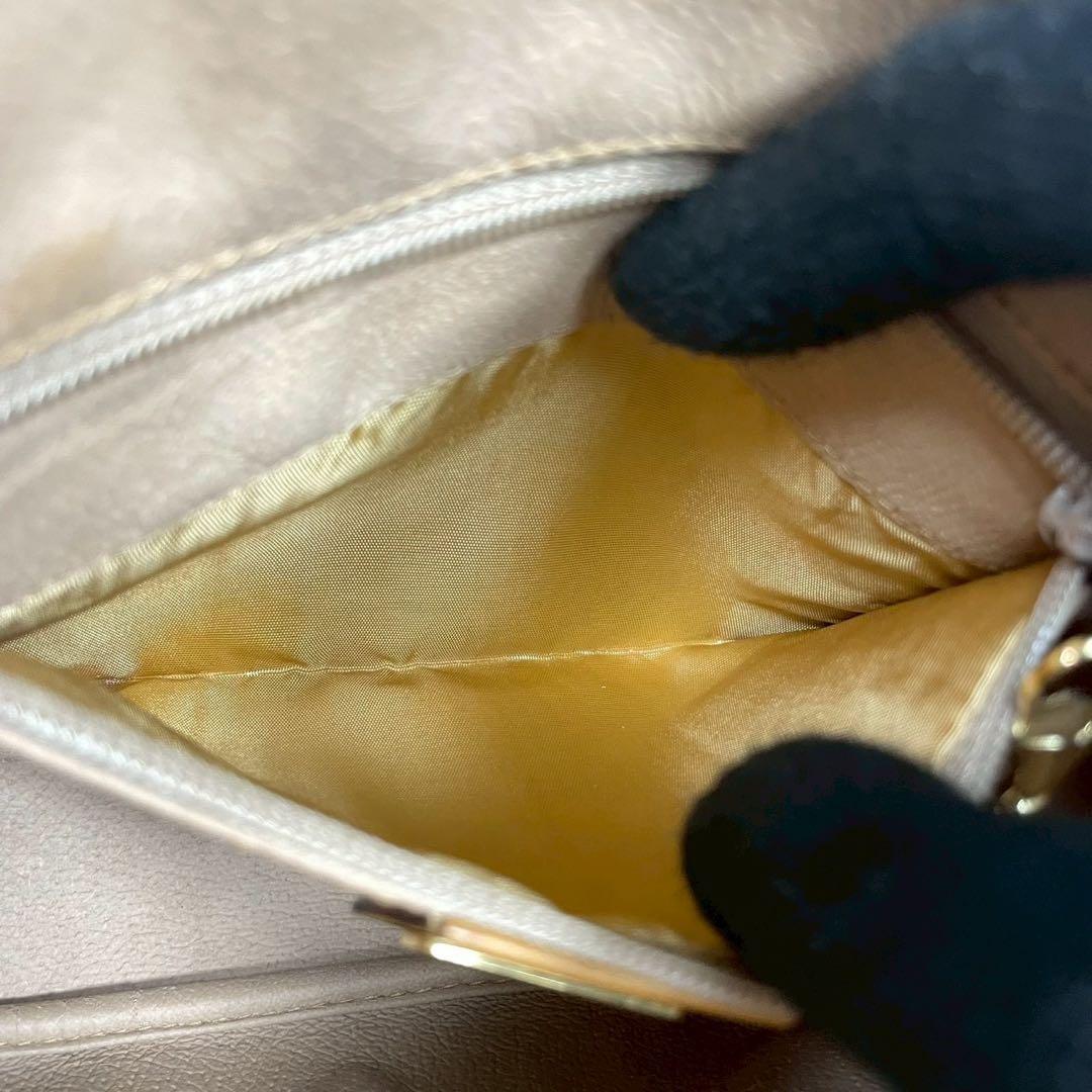 Gucci GG Shoulder Bag Brown Beige Leather — view 6