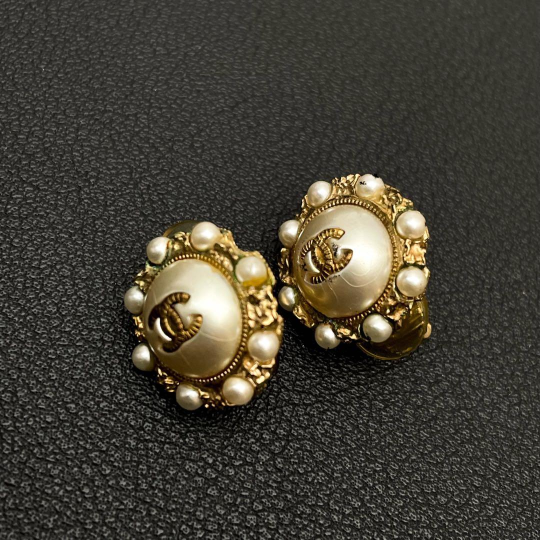 Chanel CC Logo Earrings Faux Pearl Gold — view 2