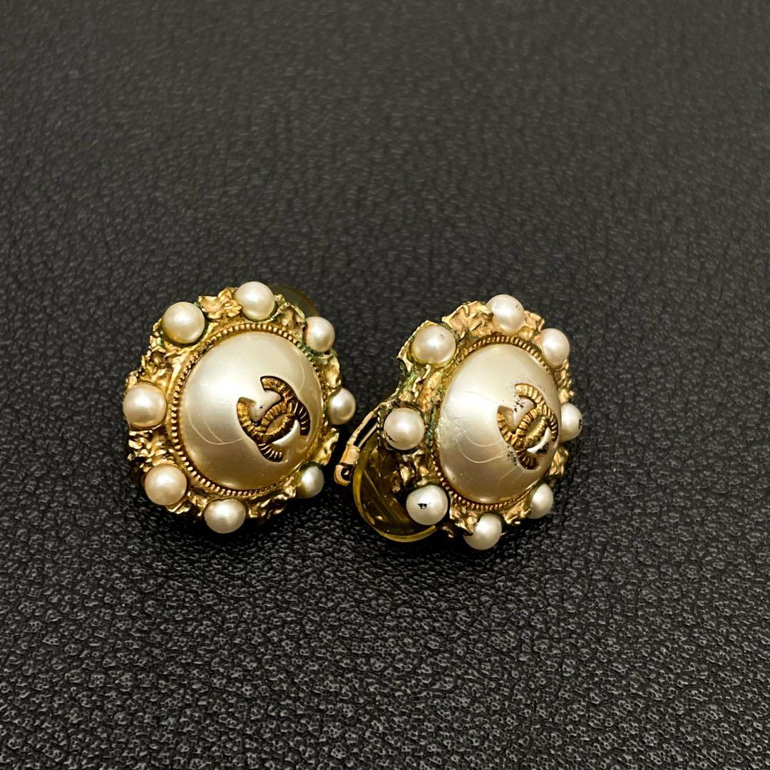 Chanel CC Logo Earrings Faux Pearl Gold — view 3