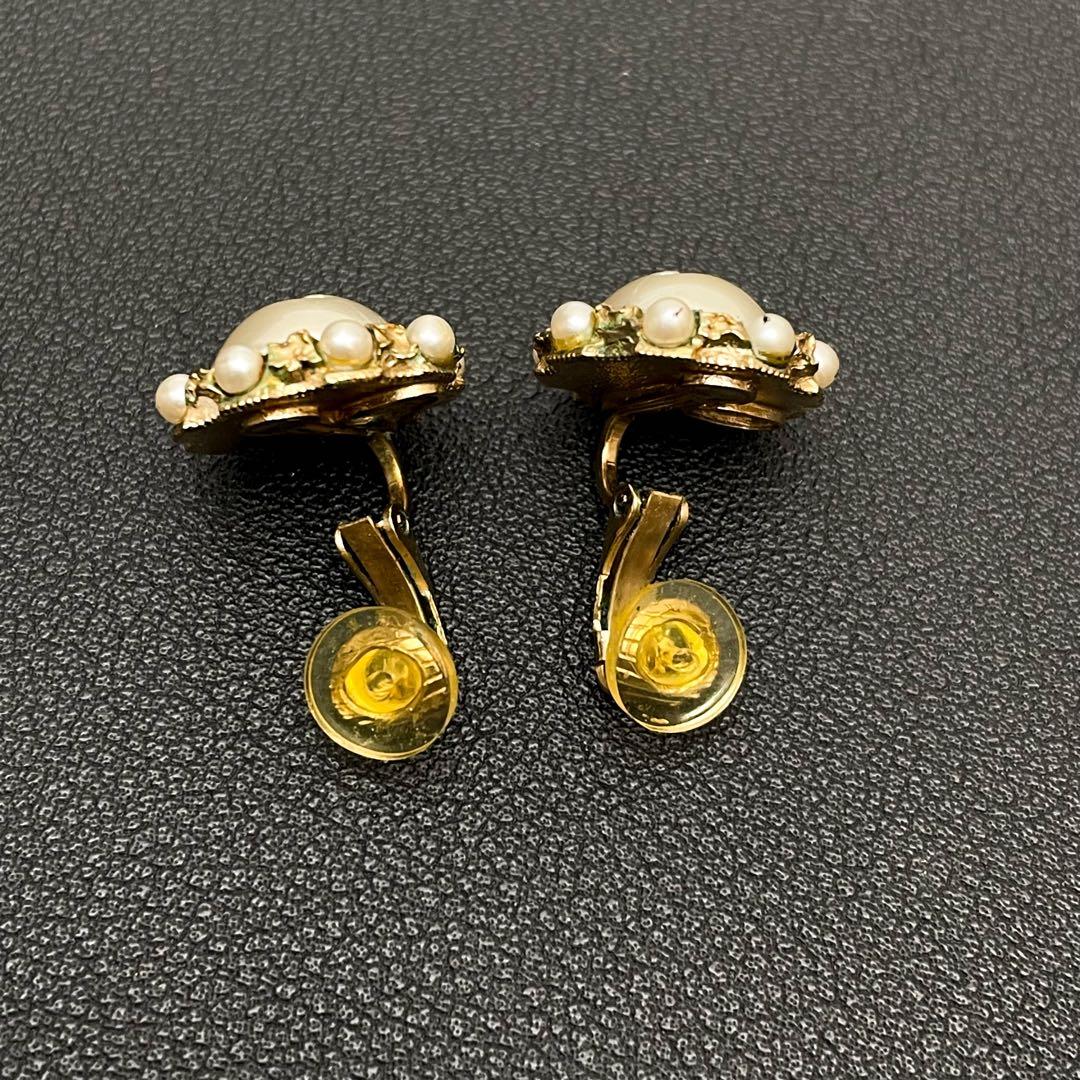 Chanel CC Logo Earrings Faux Pearl Gold — view 6