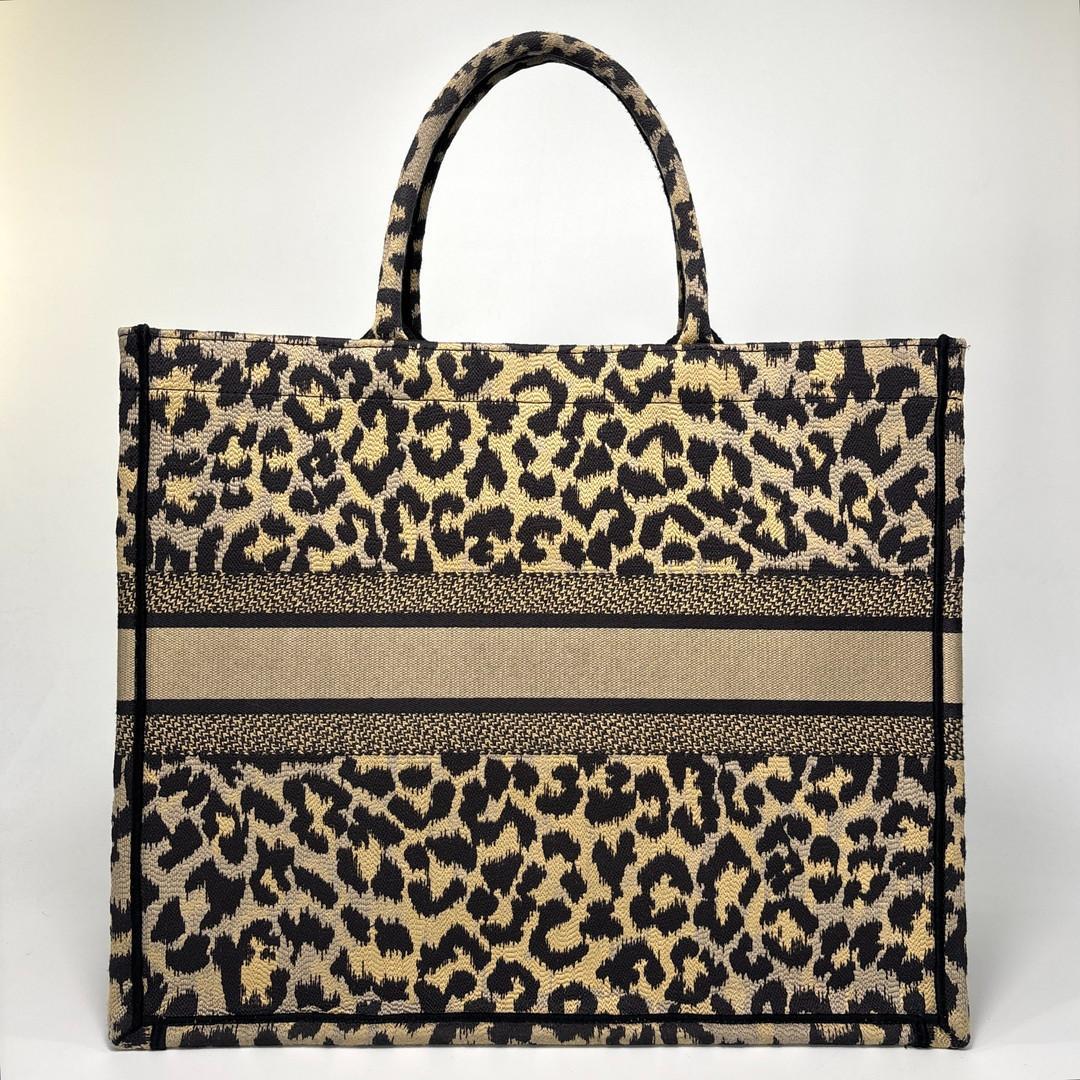 Dior Book Tote Large Leopard — view 5